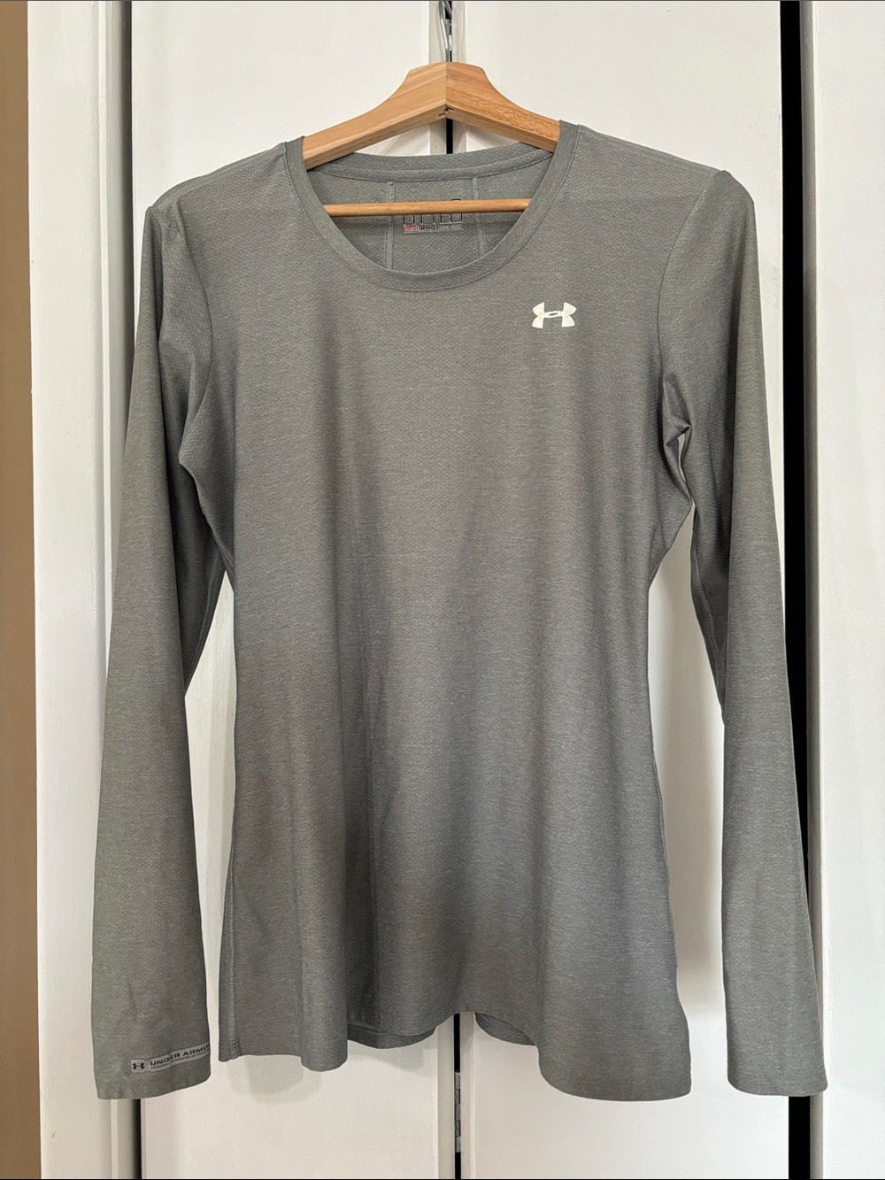 Under Armour Gray Women’s fitted Long-Sleeve Performance Tee